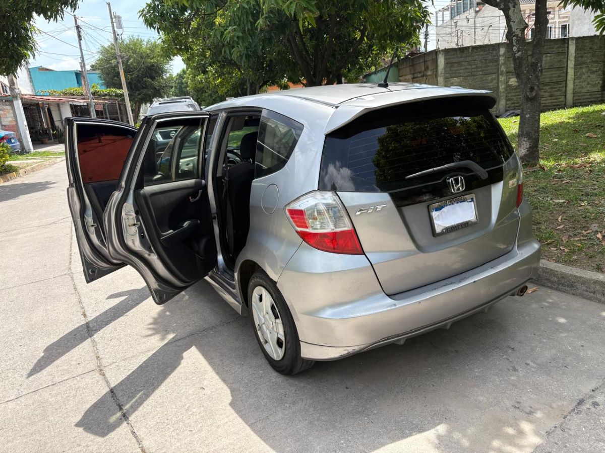 HONDA FIT - 2010                                        
