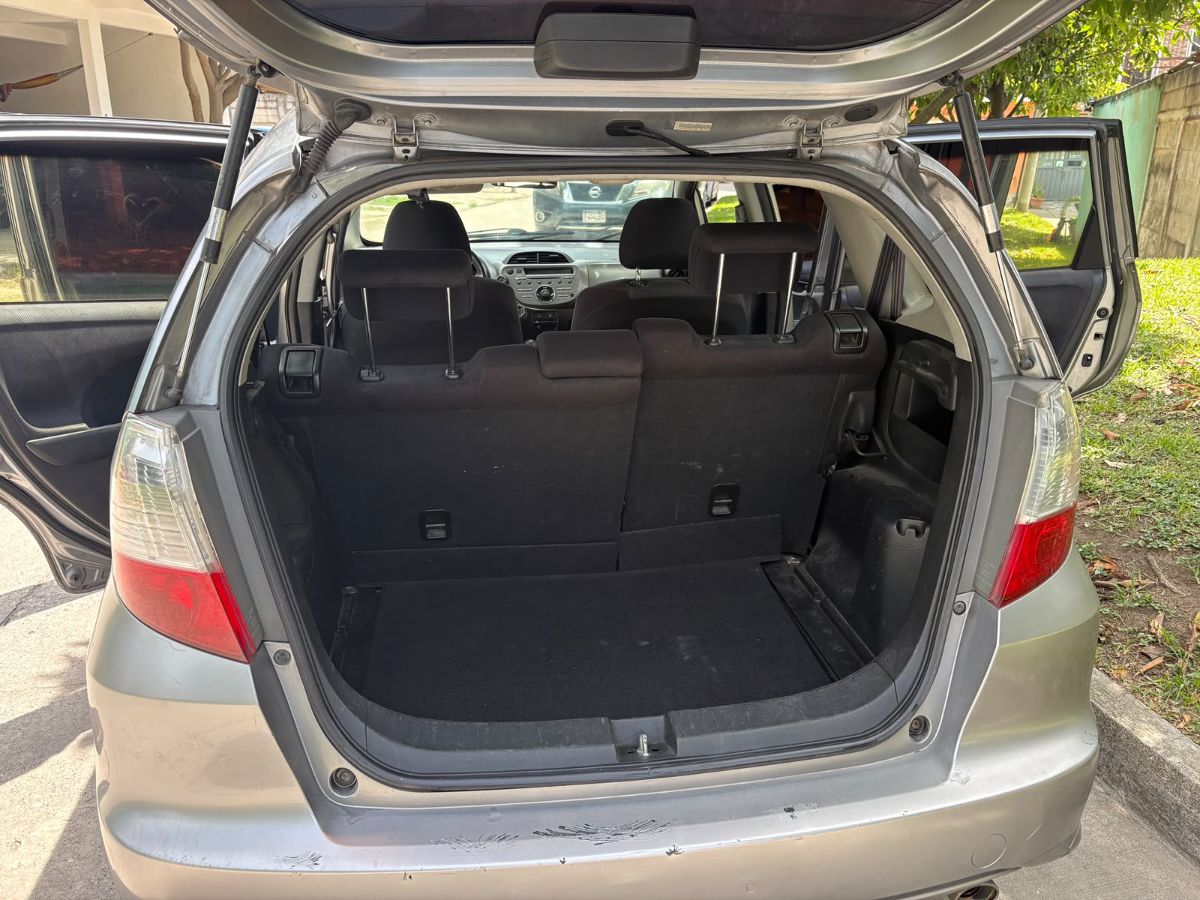 HONDA FIT - 2010                                        