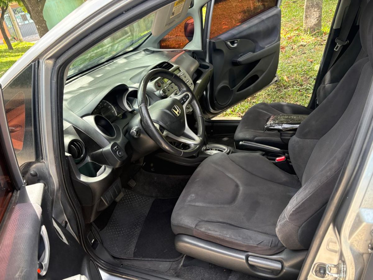 HONDA FIT - 2010                                        