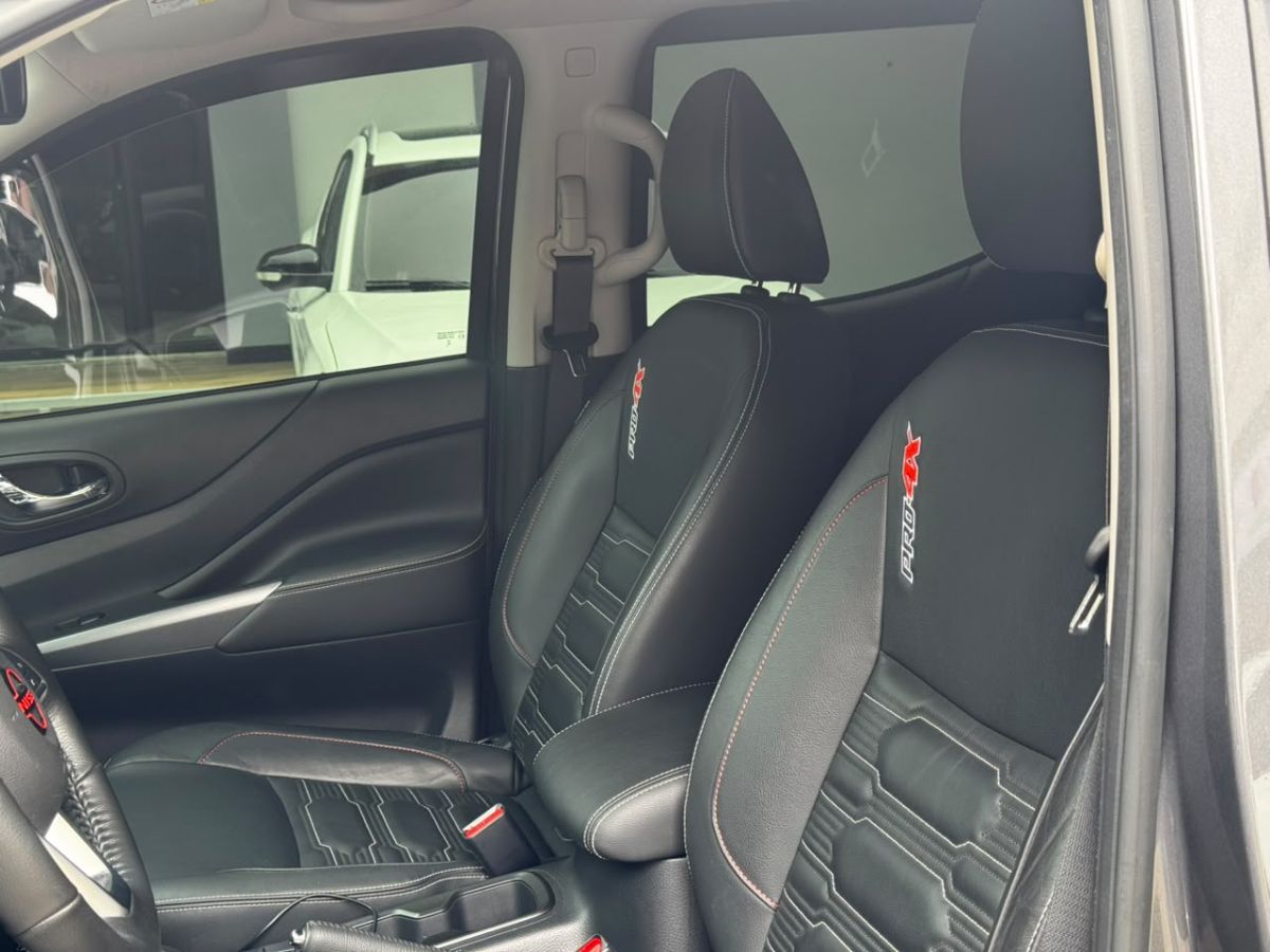 NISSAN FRONTIER - 2025                                        