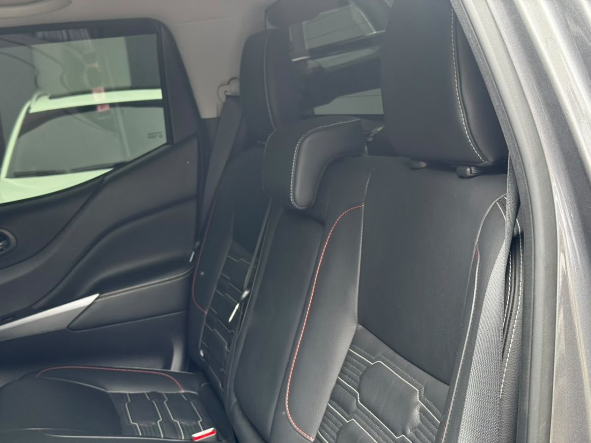 NISSAN FRONTIER - 2025                                        