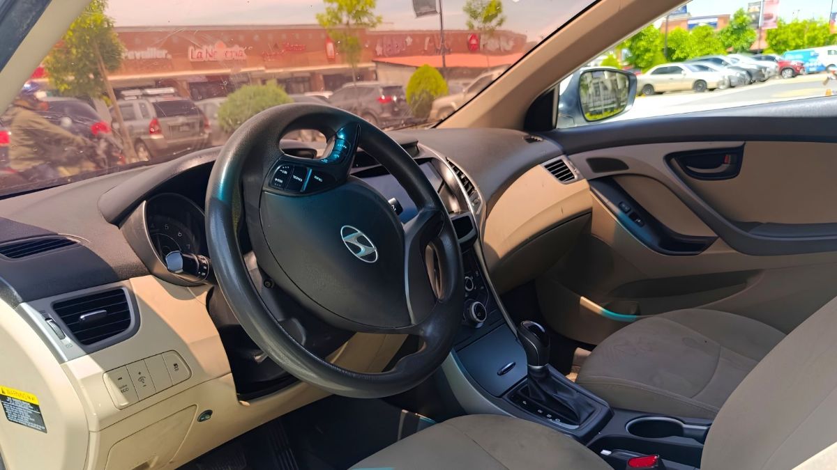 HYUNDAI ELANTRA - 2014
