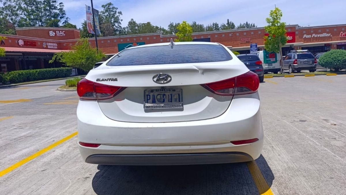 HYUNDAI ELANTRA - 2014