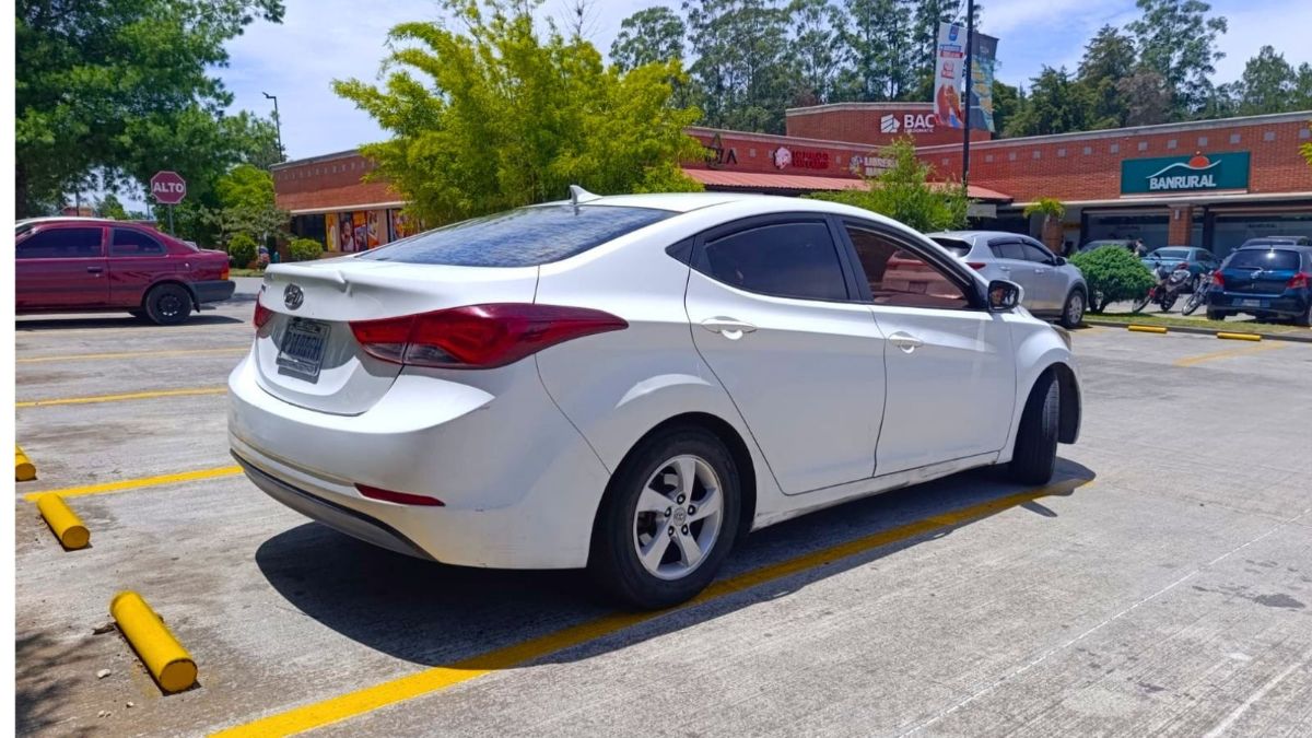 HYUNDAI ELANTRA - 2014