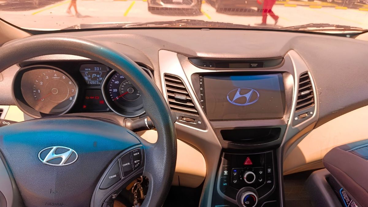 HYUNDAI ELANTRA - 2014