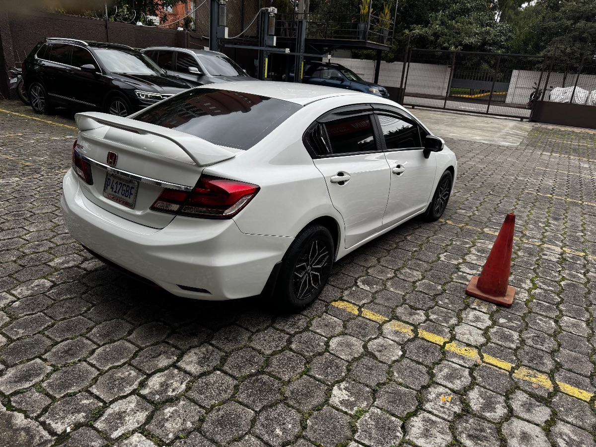 HONDA CIVIC LX - 2015