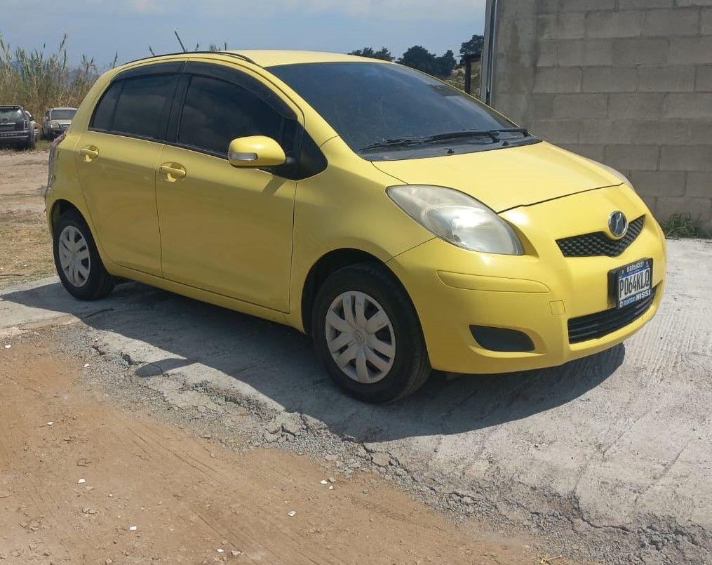 TOYOTA VITZ - 2010