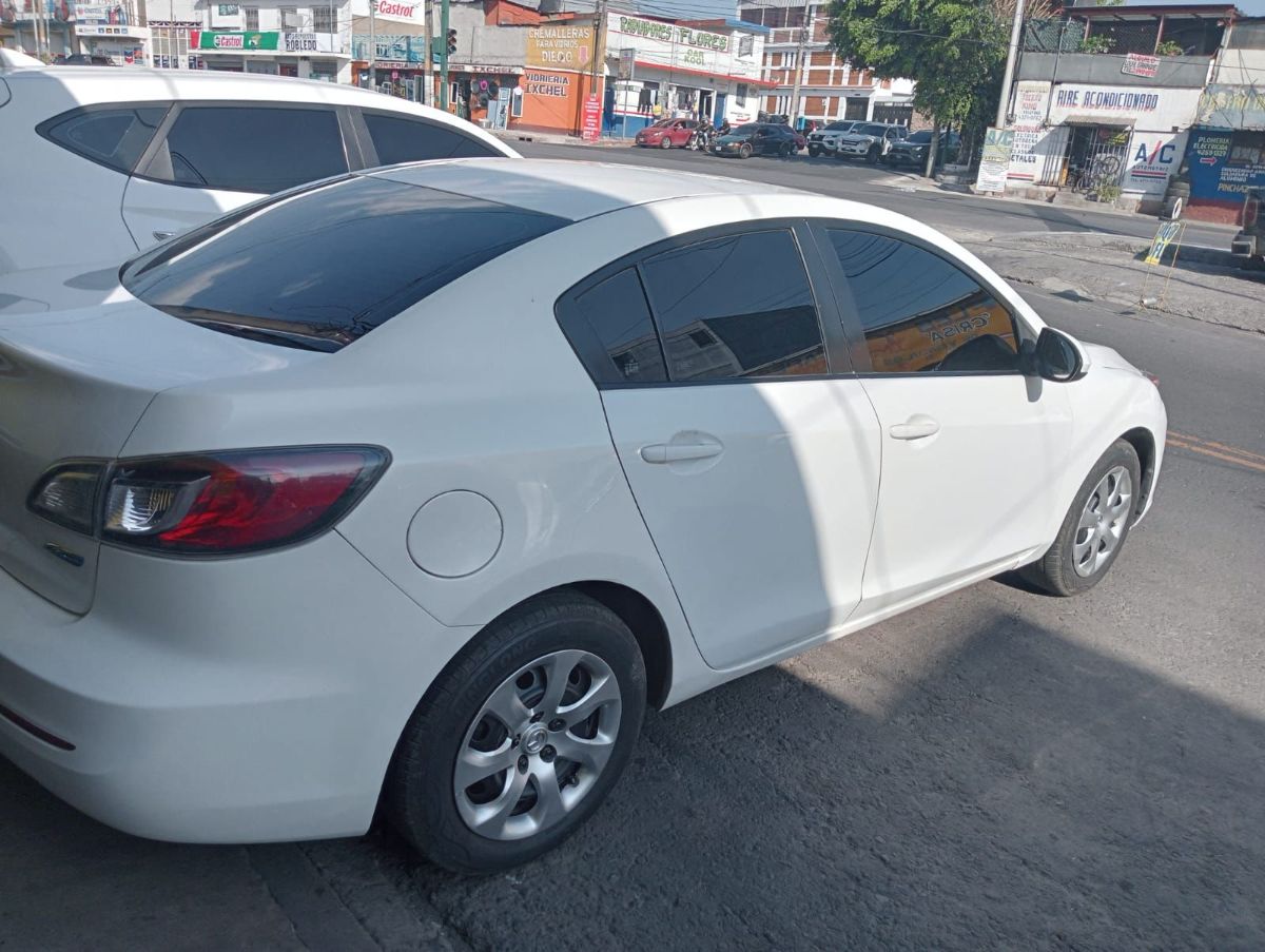 MAZDA 3i SPORT 2013 - GP Autos Guatemala