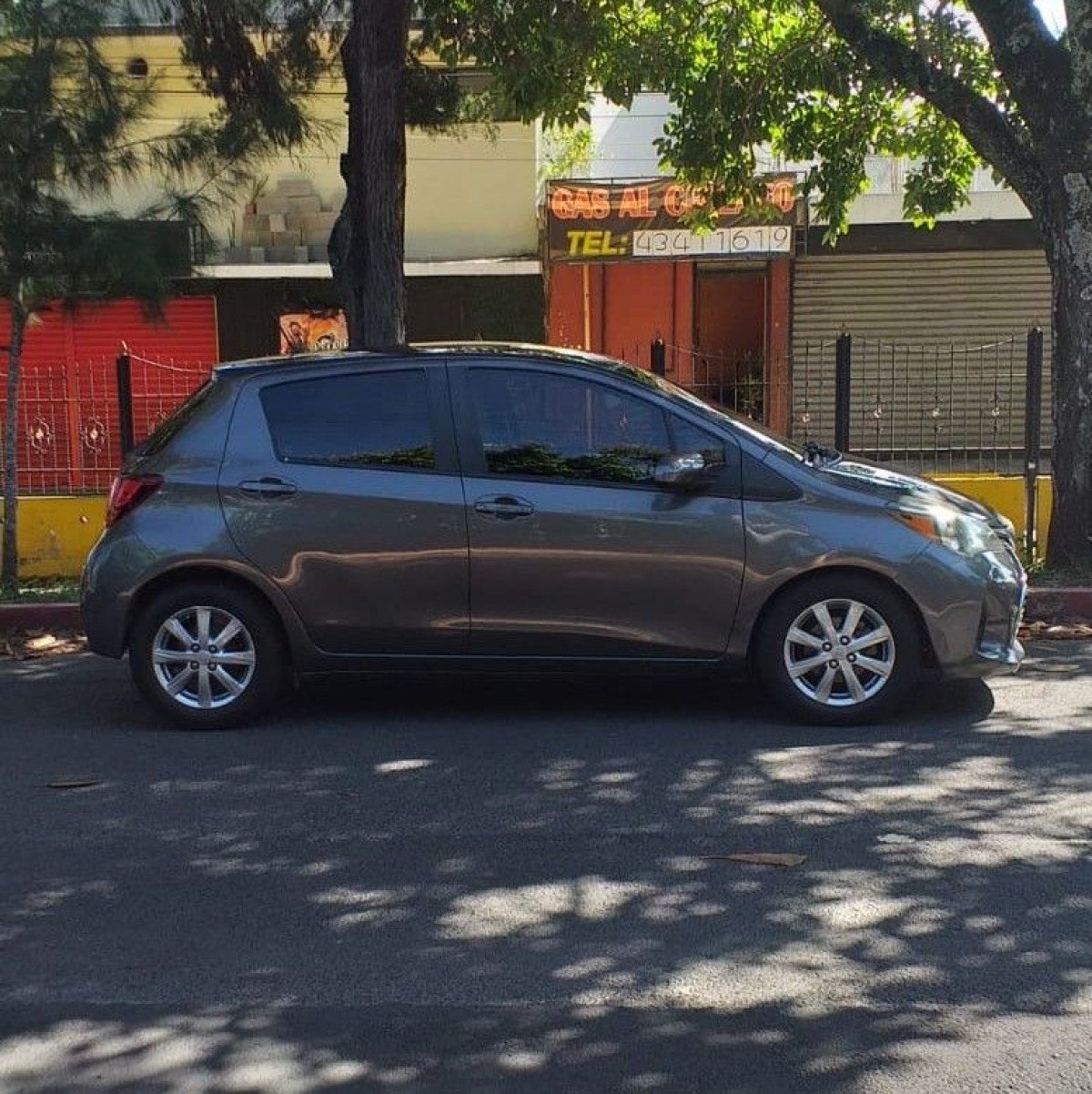 TOYOTA YARIS - 2015