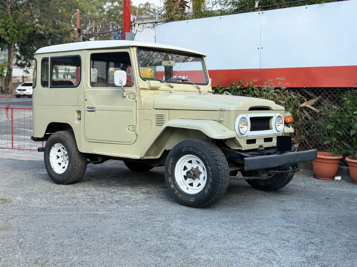 TOYOTA LAND CRUISSER FJ40 - 1977