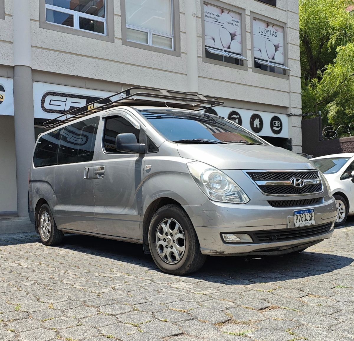 HYUNDAI  STAREX - 2011