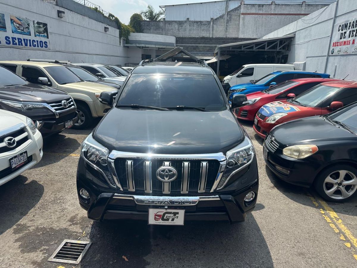 TOYOTA LAND CRUISER VX - 2015