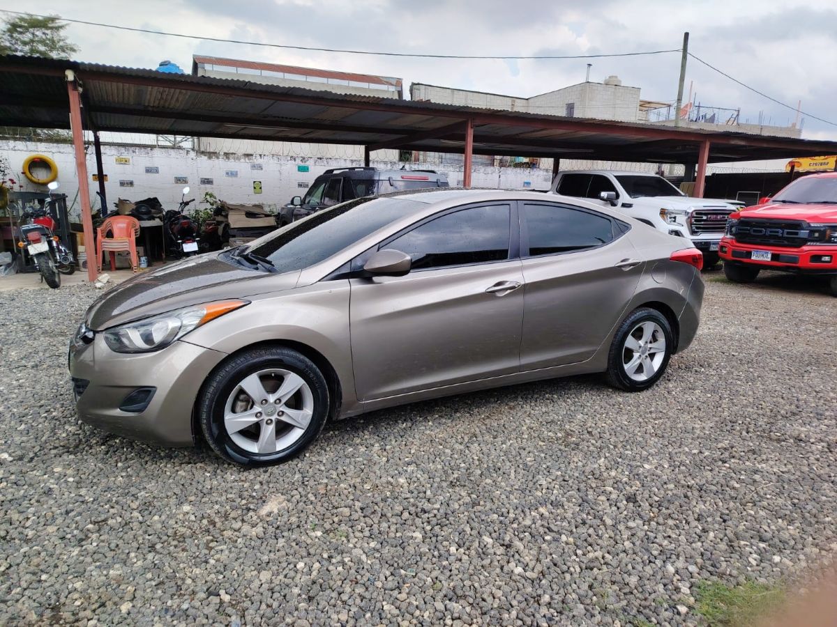 HYUNDAI ELANTRA - 2013