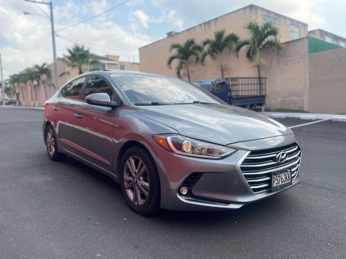 HYUNDAI ELANTRA - 2018