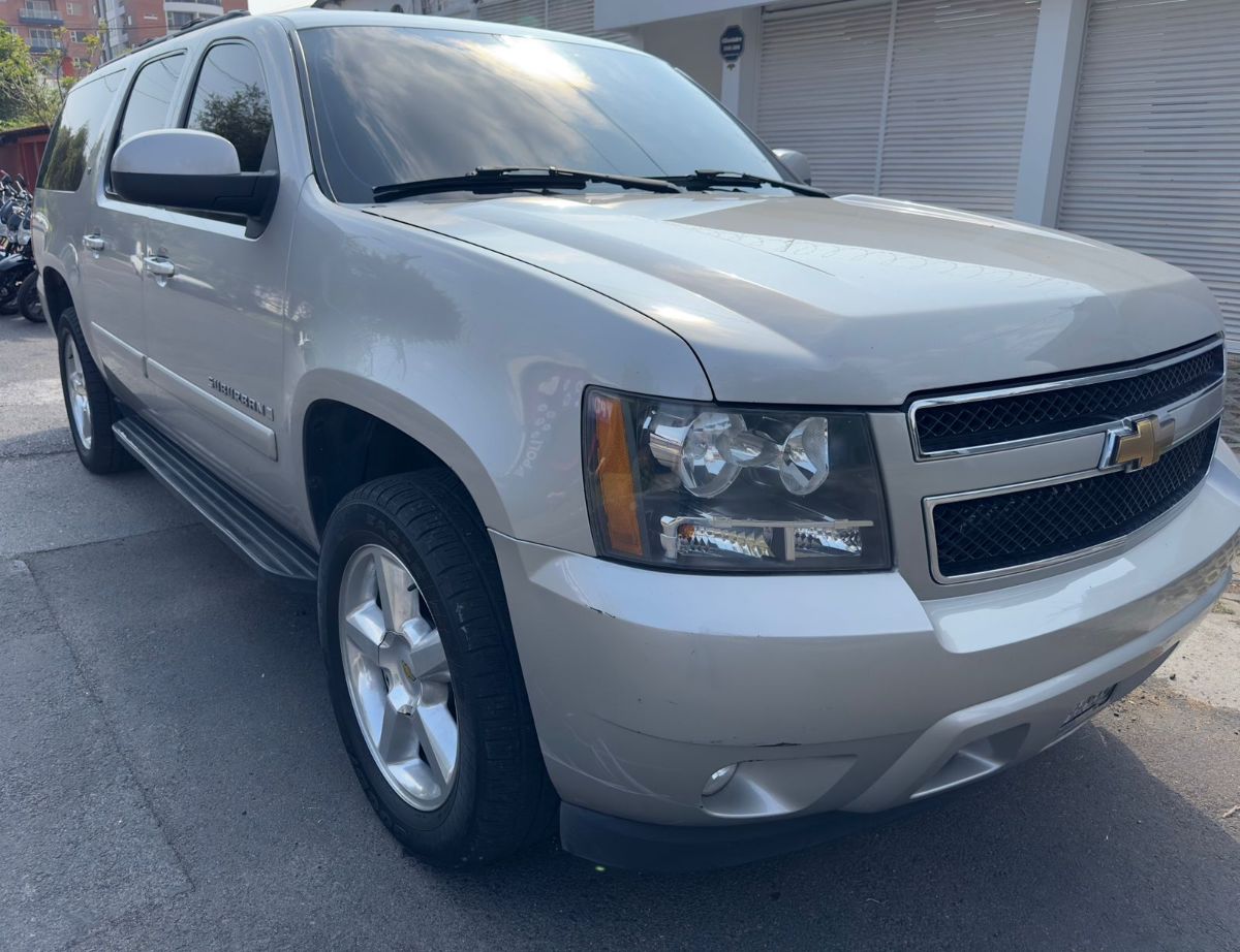CHEVROLET SUBURBAN LT - 2007