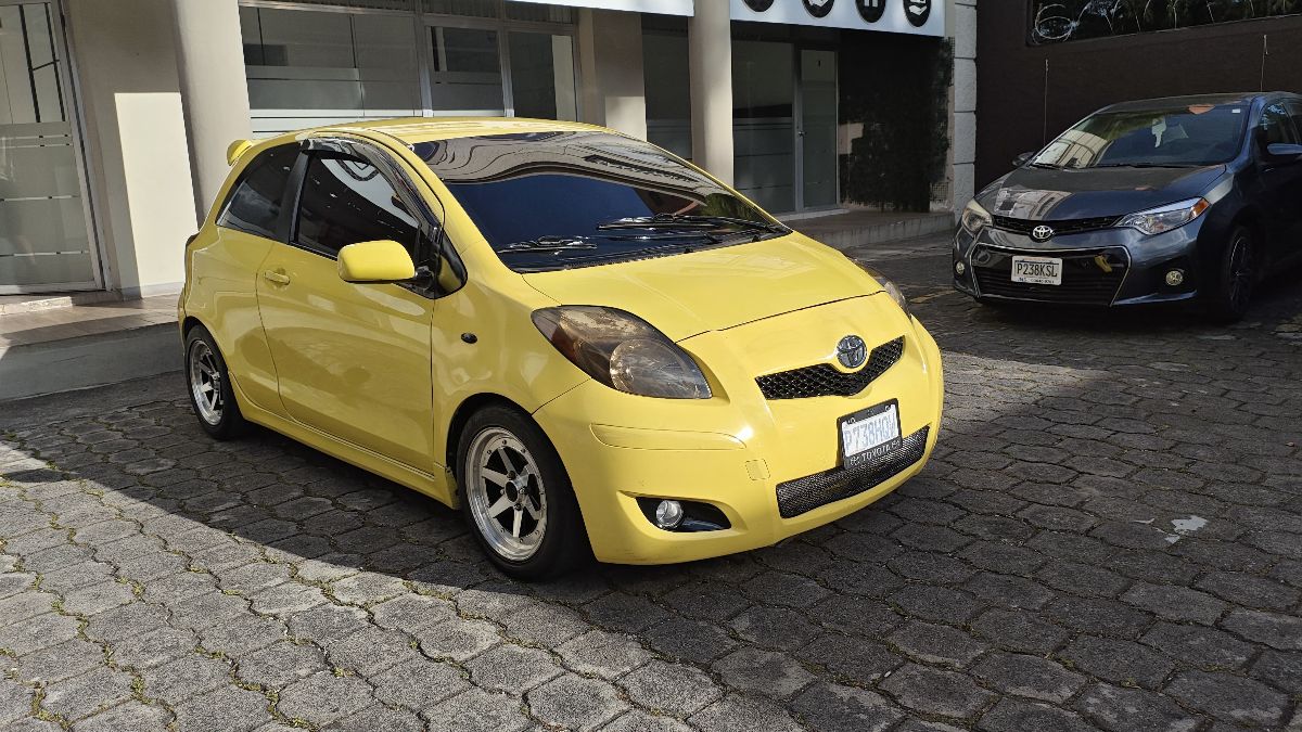 TOYOTA YARIS - 2010