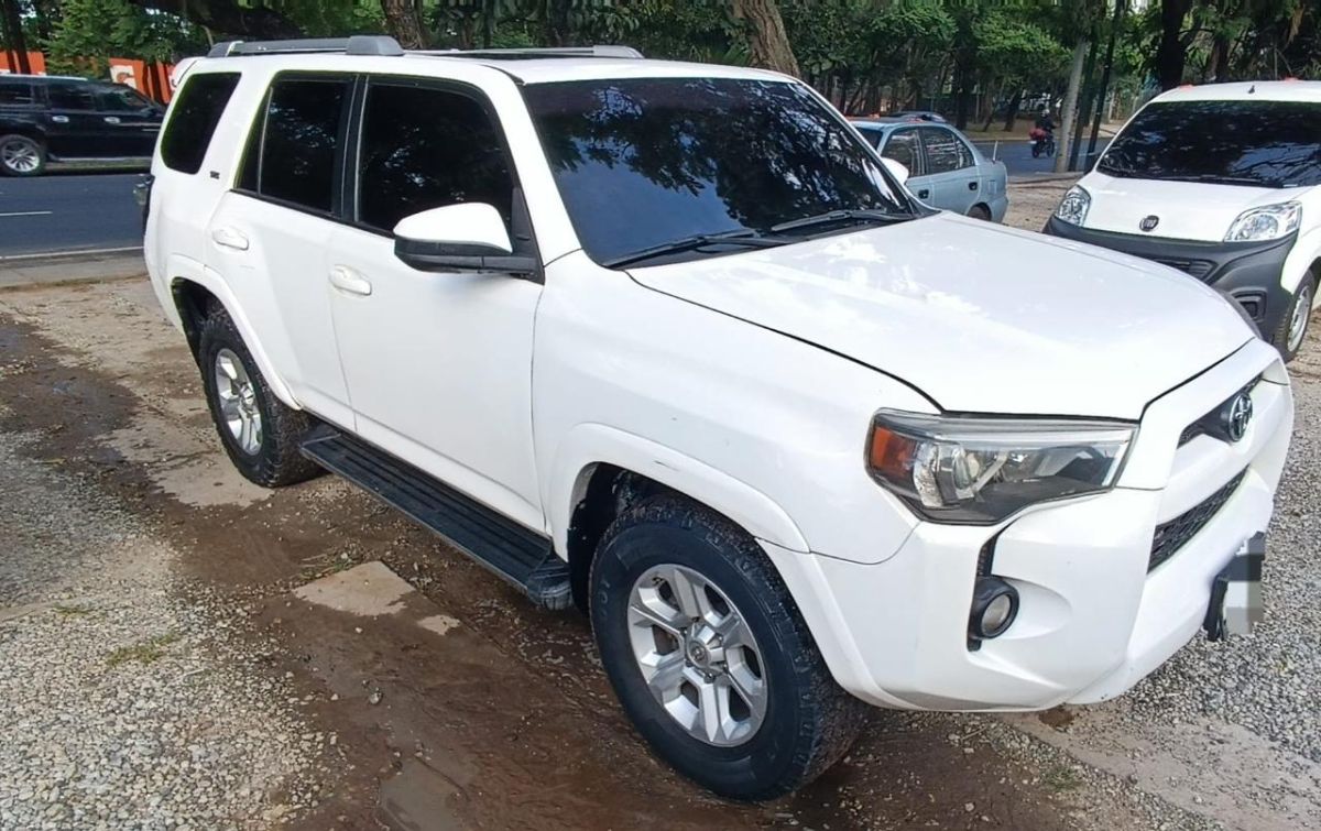 TOYOTA 4 RUNNER - 2018