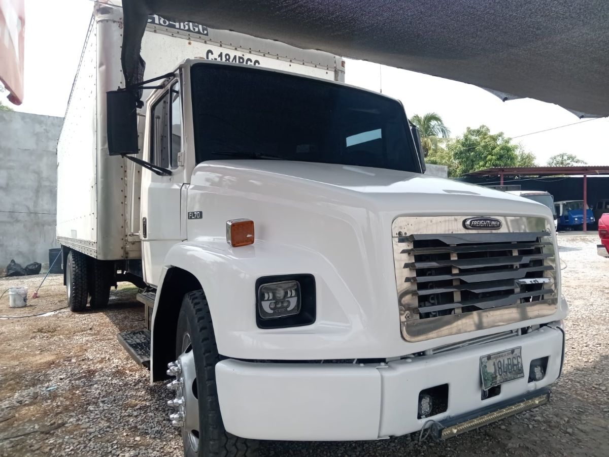 FREIGHTLINER FL70 - 1999