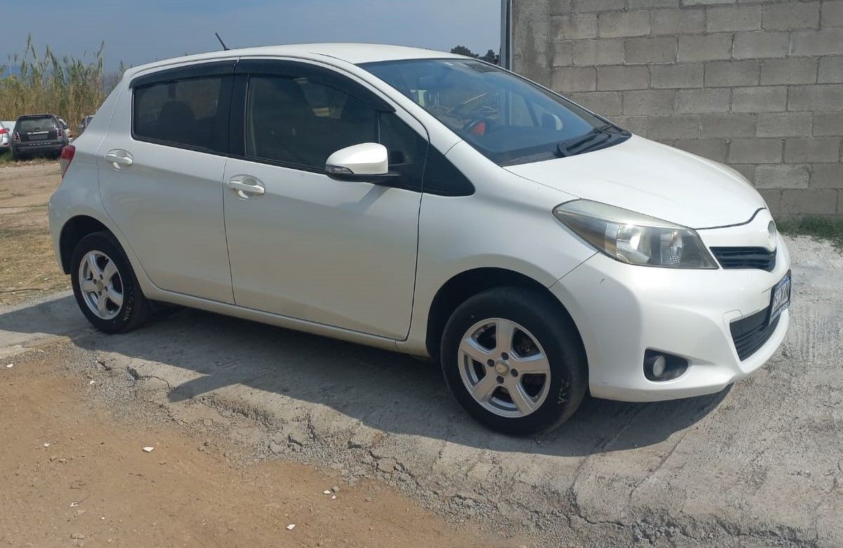 TOYOTA VITZ - 2014