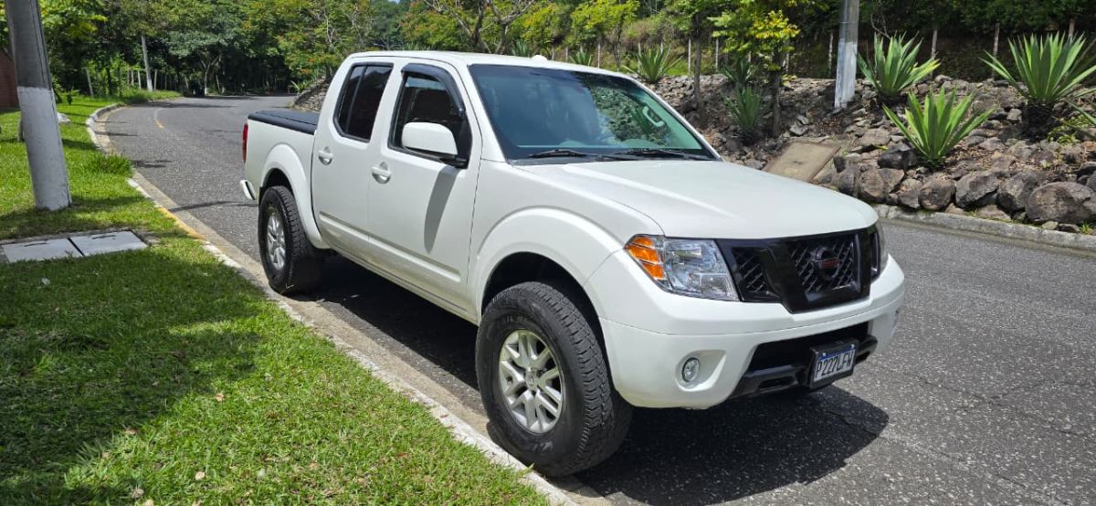 NISSAN FRONTIER - 2015