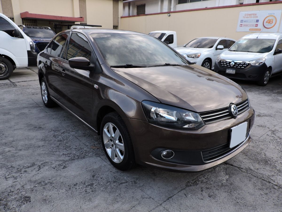 VOLKSWAGEN POLO - 2015