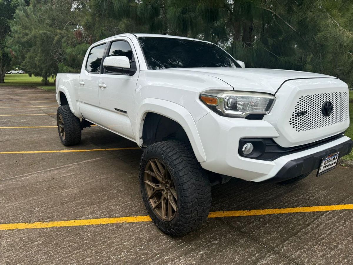 TOYOTA TACOMA - 2017