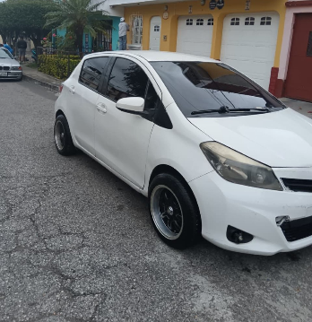 TOYOTA YARIS - 2014