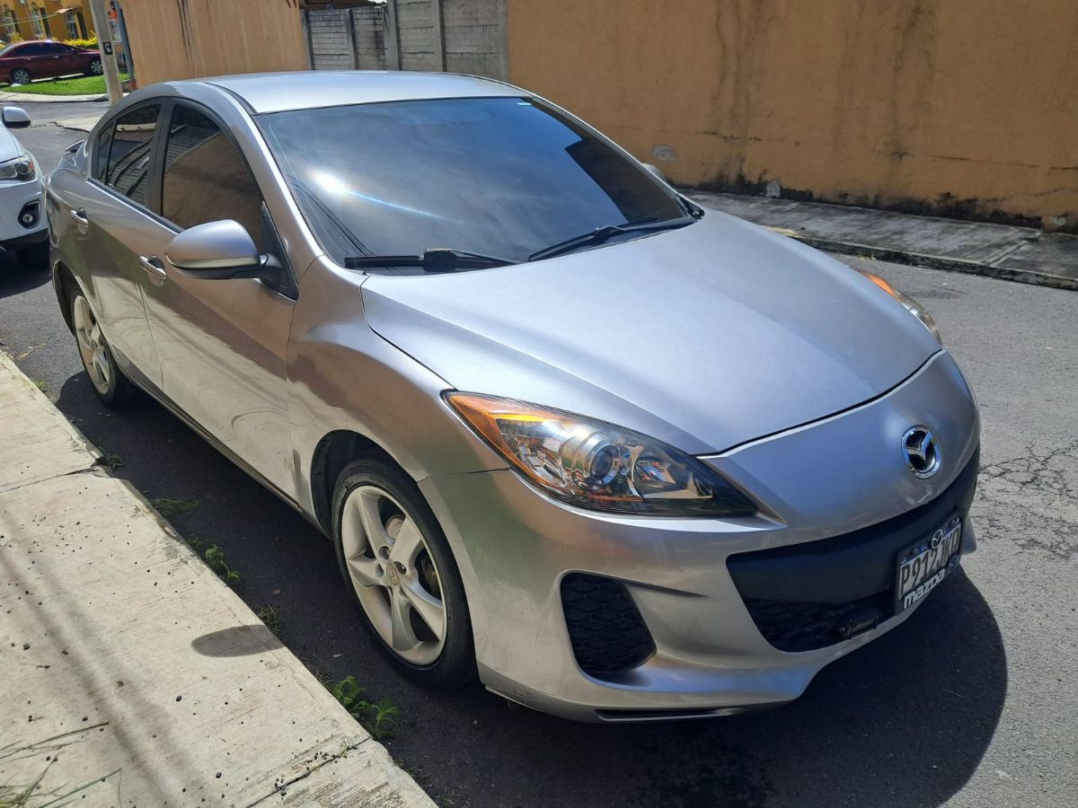 MAZDA 3 - 2013
