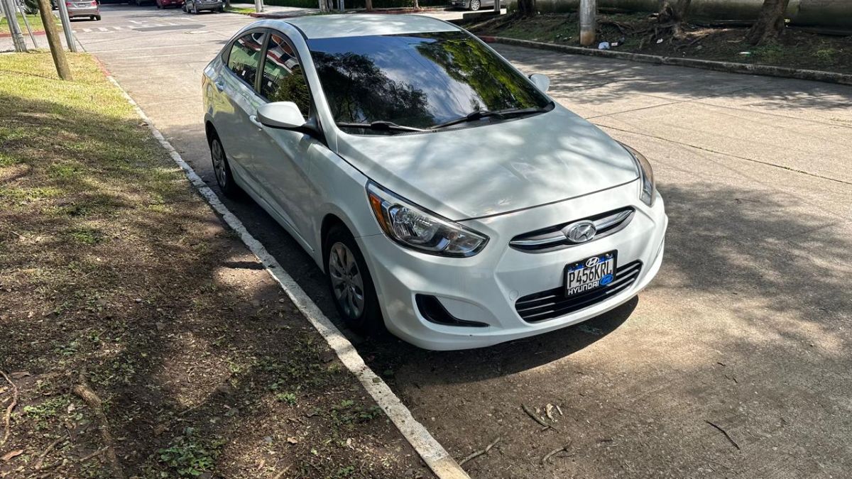 HYUNDAI ACCENT - 2017