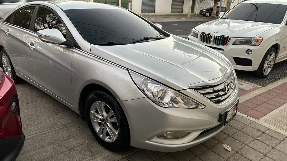HYUNDAI SONATA - 2012