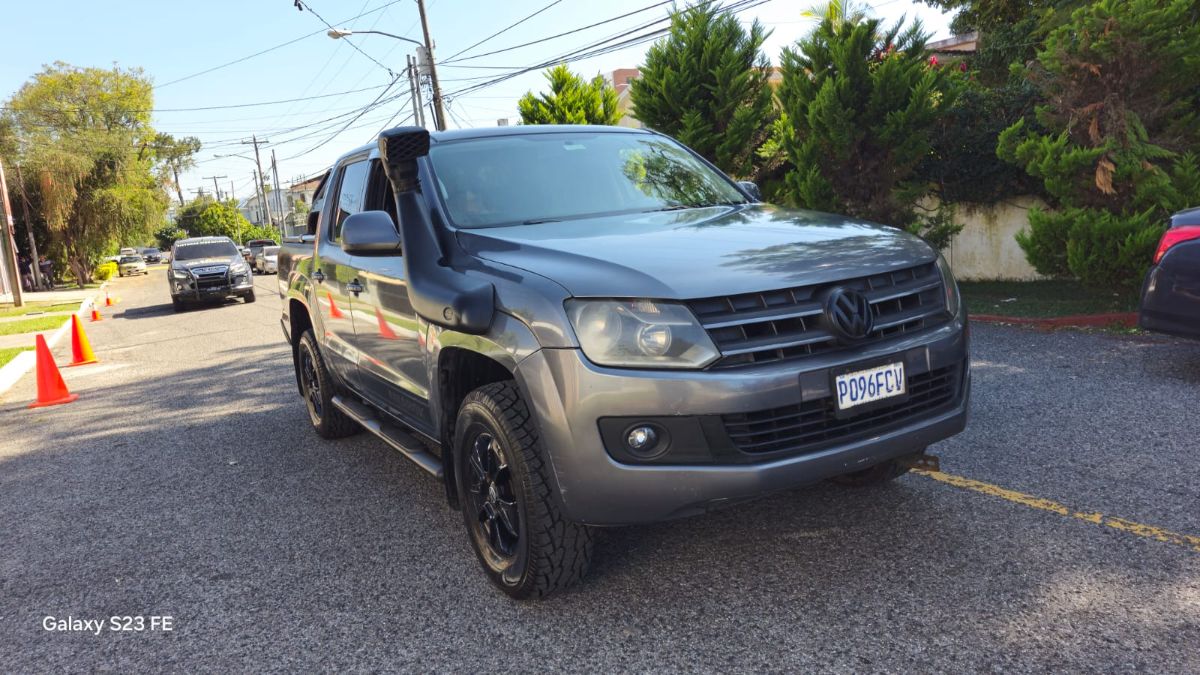 VOLKSWAGEN  AMAROK - 2011