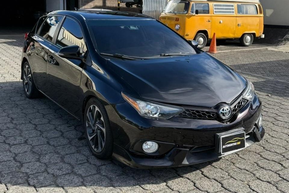 TOYOTA COROLLA - 2018
