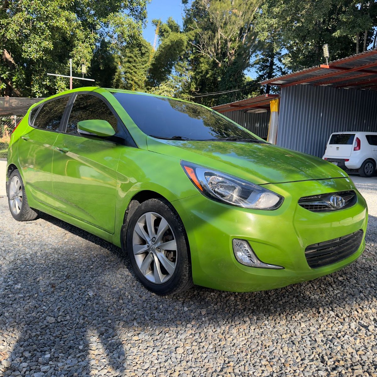 HYUNDAI ACCENT - 2013