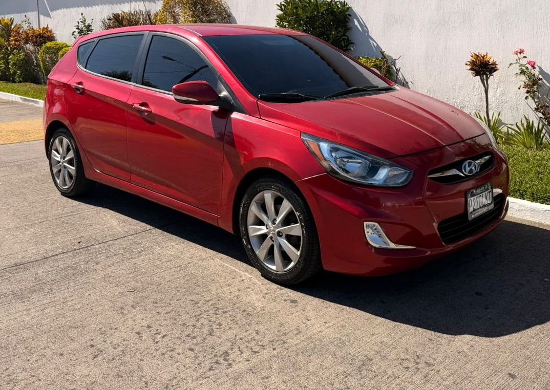 HYUNDAI ACCENT - 2013