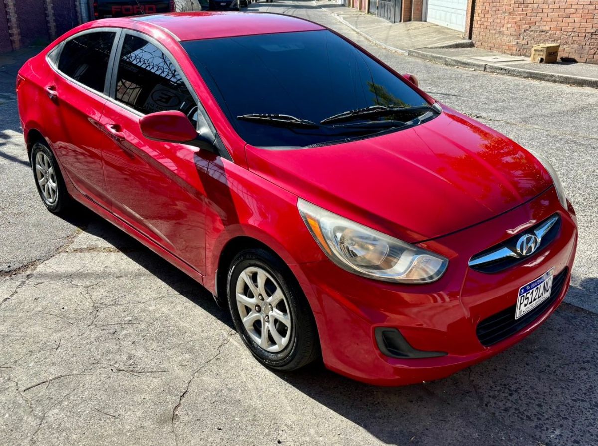 HYUNDAI ACCENT - 2013