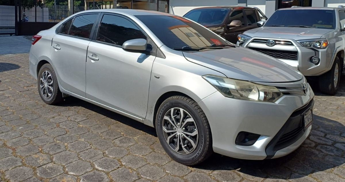 TOYOTA YARIS - 2014