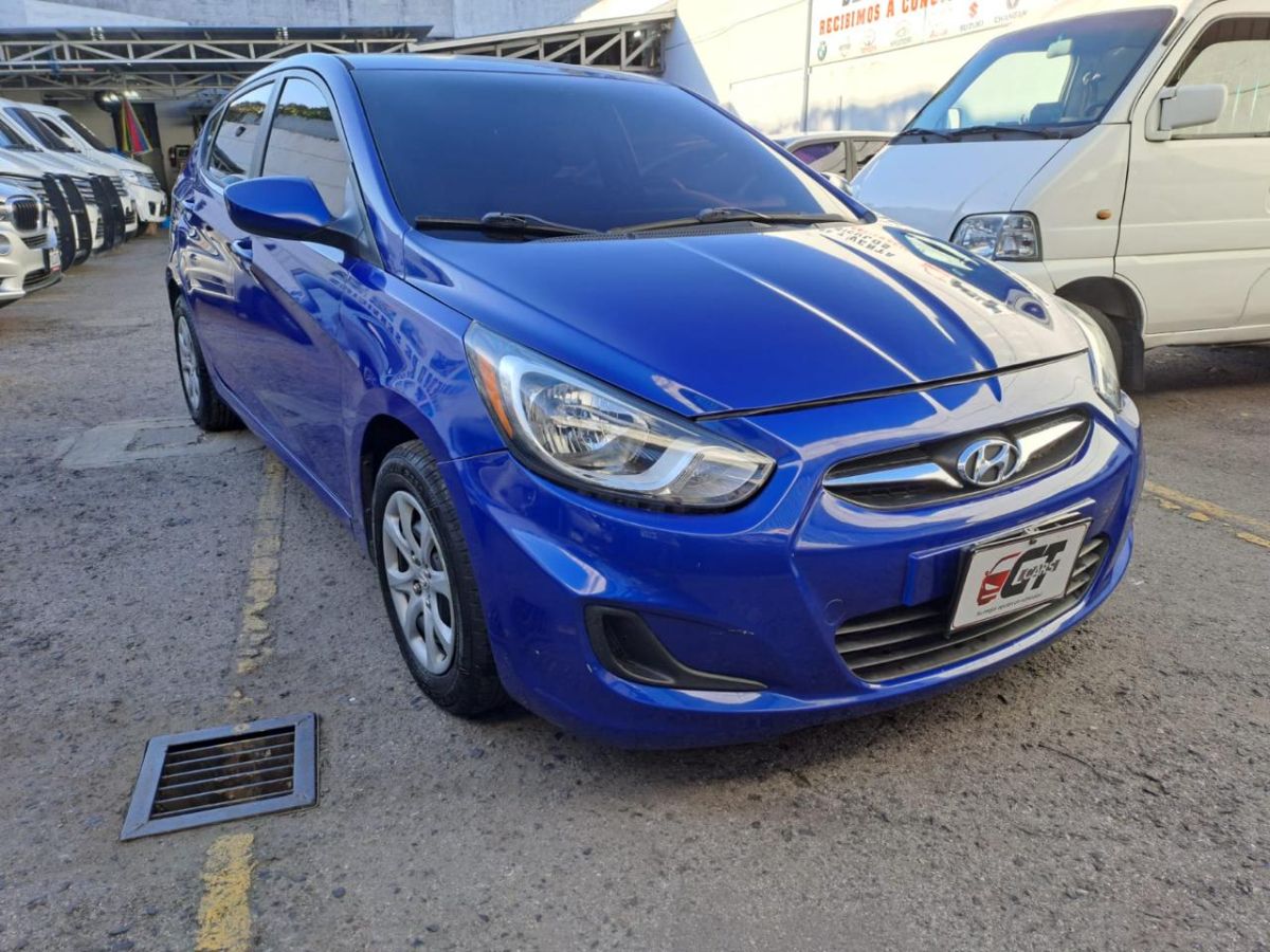 HYUNDAI ACCENT - 2012