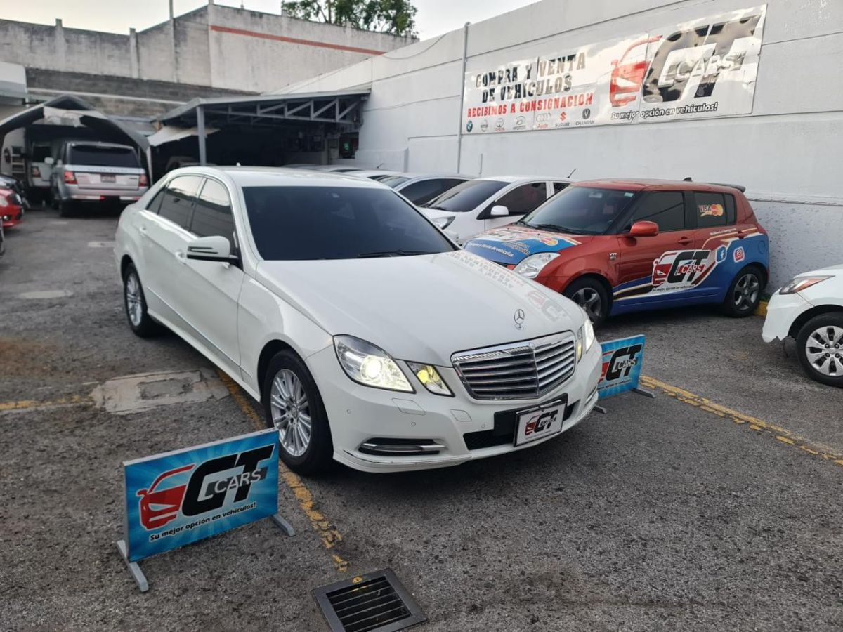 MERCEDES-BENZ E300 - 2011