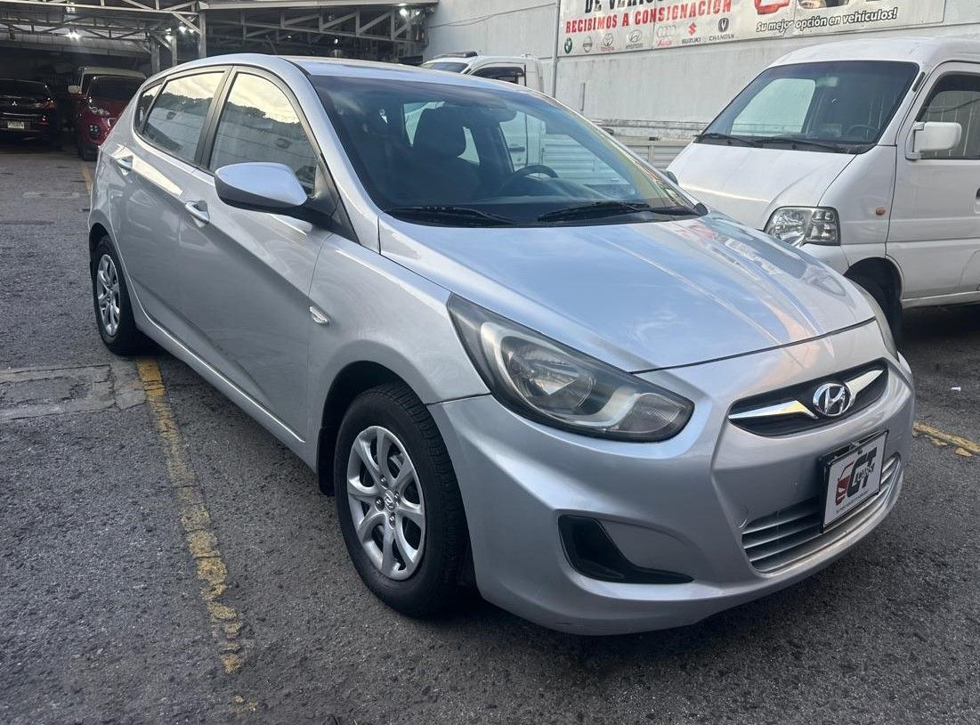 HYUNDAI ACCENT - 2012