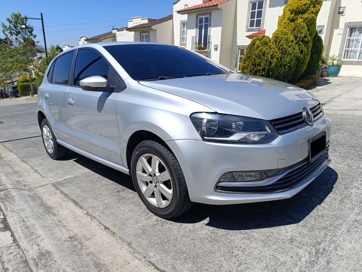 VOLKSWAGEN POLO - 2016