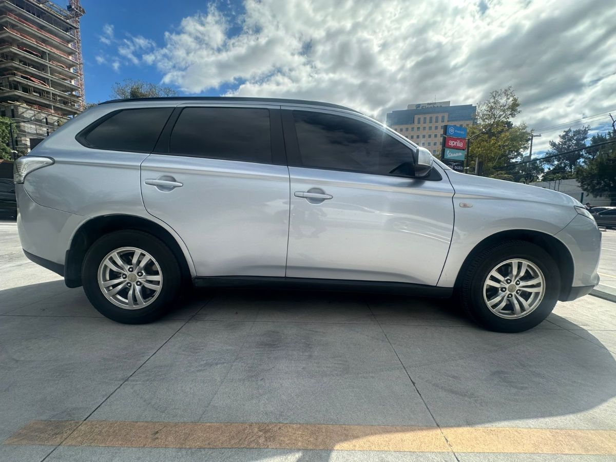 MITSUBISHI outlander - 2014