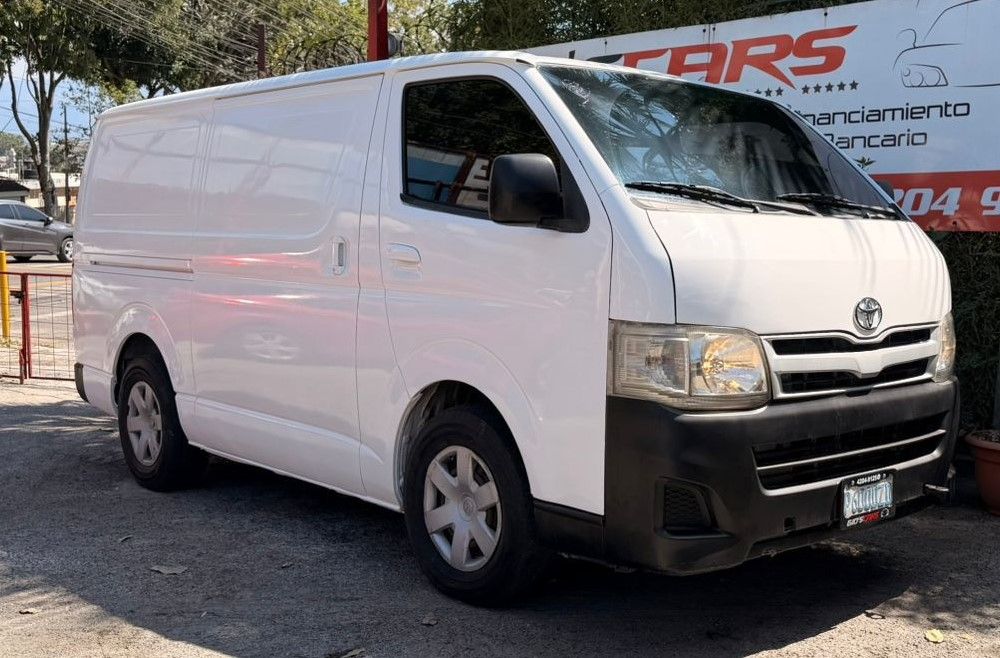TOYOTA HIACE - 2011