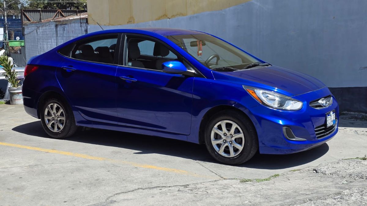 HYUNDAI ACCENT - 2014