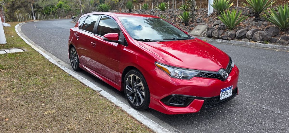 TOYOTA COROLLA - 2018