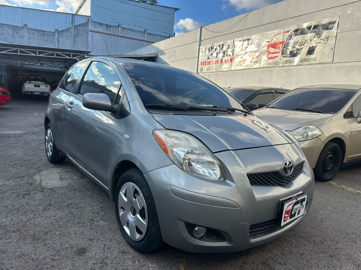 TOYOTA YARIS - 2009
