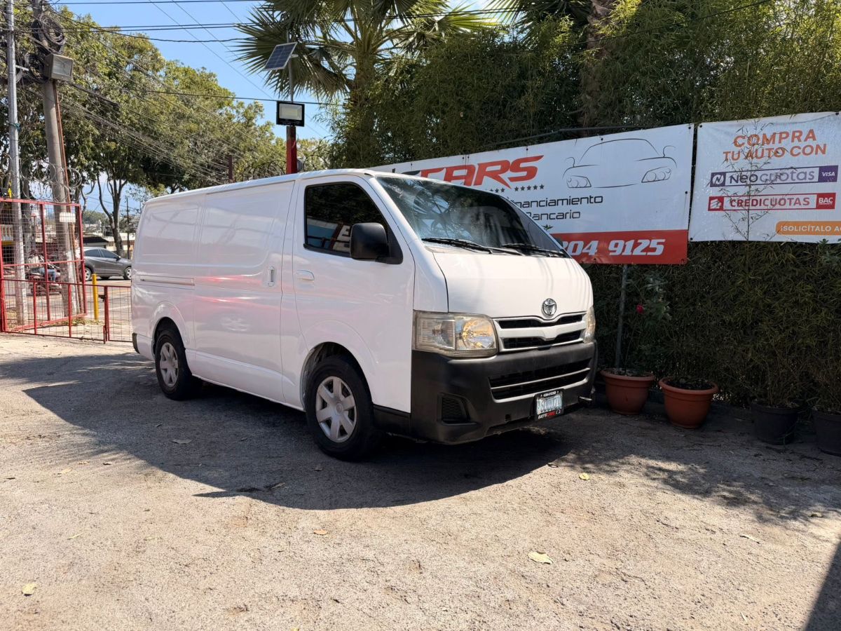 TOYOTA HIACE - 2011