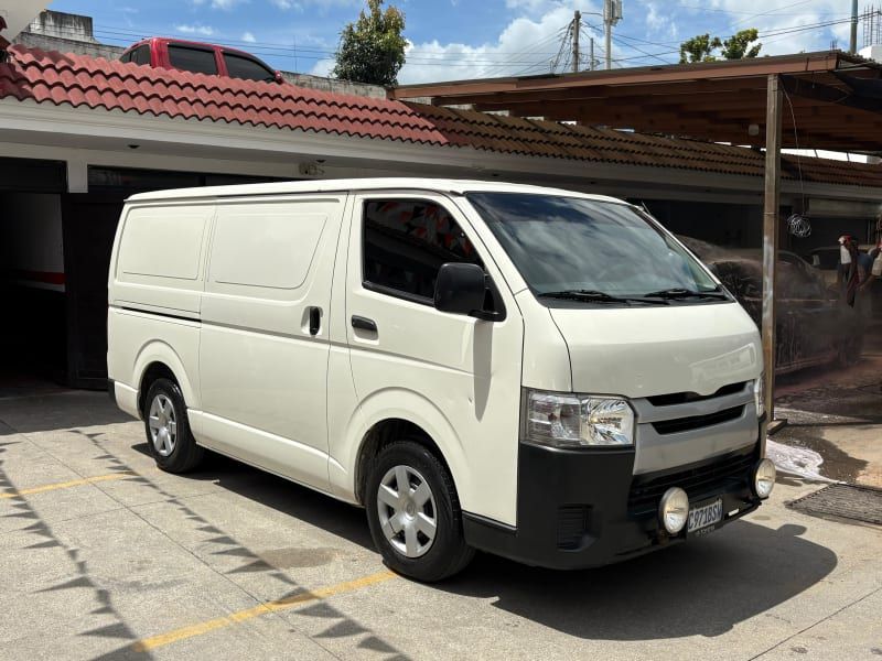 TOYOTA HIACE - 2020