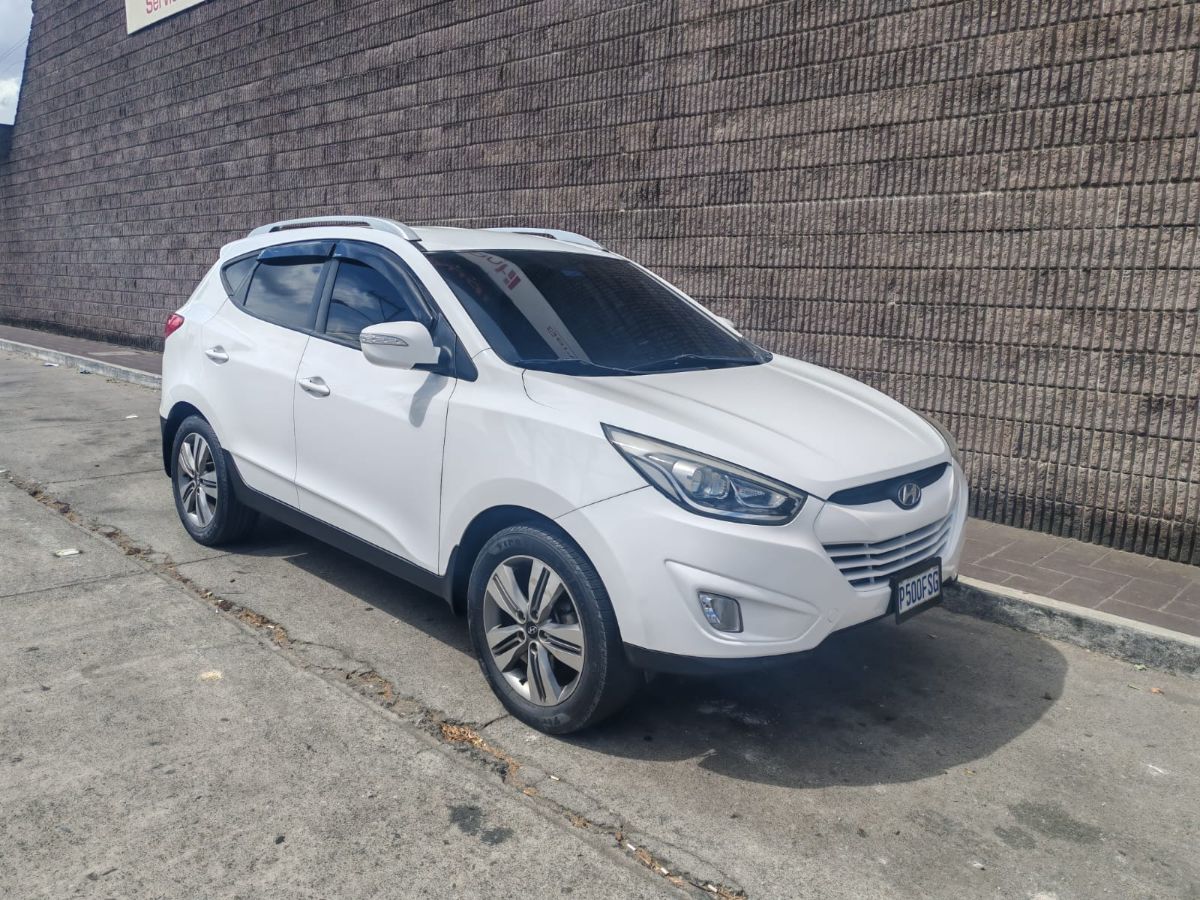 HYUNDAI TUCSON - 2015