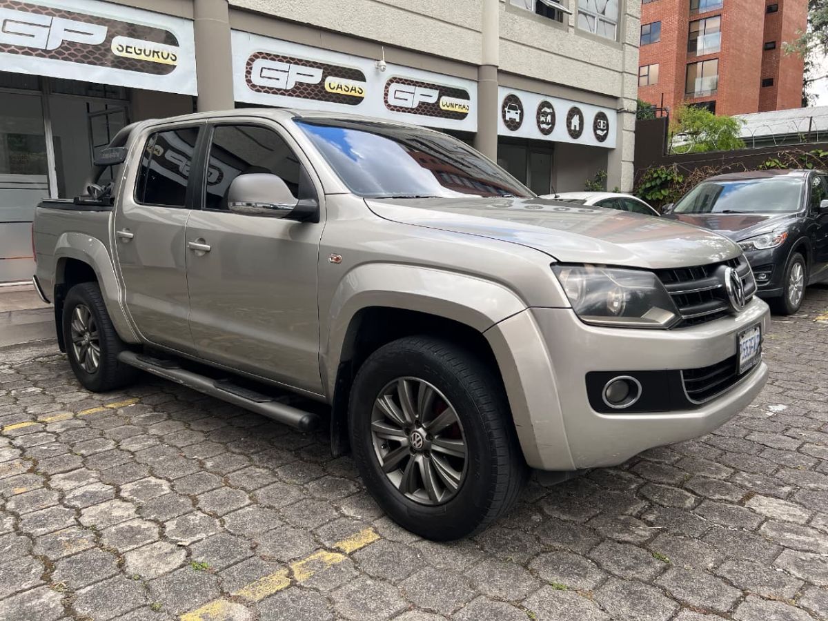 VOLKSWAGEN  AMAROK - 2012