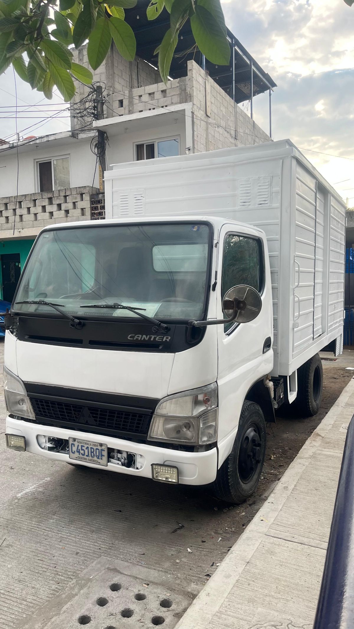 MITSUBISHI FUSO CANTER - 2011